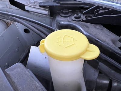 Dailygoods- Ruitensproeierfles ABS-materiaal - Geschikt voor Ford Fusion 2002-2012 - Hittebestendig - Duurzaam - Sluitring flesdop - Uitstekende prestaties - Wasfles