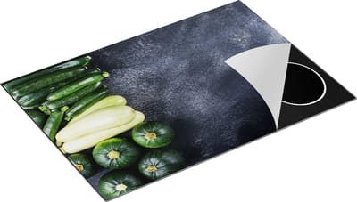 Chefcare Inductie Beschermer Courgettes op Zwarte Marmer - Groente - 75x50 cm - Afdekplaat Inductie - Kookplaat Beschermer - Inductie Mat