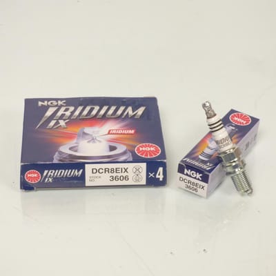Bougie d'allumage NGK pour Moto Ducati 600 Supersport Ss 1994 à 1998 DCR8EIX / 3606 Neuf