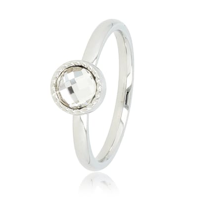 My Bendel - Zilverkleurige Ring met Kristal Glassteen - Ring met Ronde Glassteen & Getwist Randje • Kristal • Zilverkleurig - met Luxe Cadeauverpakking | Sieraden Voor Dames | Maat 17.00 Mm / Maat 53