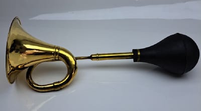 Denza - Toeter taxi hoorn - claxon messing totale lengte 43 cm - 2200