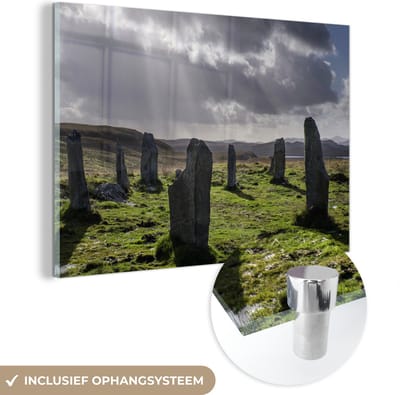 ® Glasschilderij 180x120 cm - Schilderij acrylglas - De donkere wolken bij de Schotse Calanais Standing Stones - Foto op glas - Muurdecoratie woonkamer - Wanddecoratie slaapkamer - Schilderijen