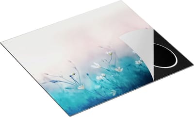 Chefcare Inductie Beschermer Witte Bloemen op een Blauw Achtergrond - 60x50 cm - Afdekplaat Inductie - Kookplaat Beschermer - Inductie Mat