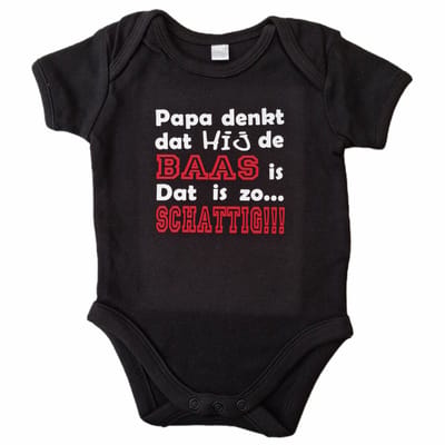 Zwarte romper met "Papa denkt dat hij de baas is. Dat is zo... Schattig!!!" - maat 50/56 - vader, vaderdag, babyshower, zwanger, cadeautje, kraamcadeau, grappig, geschenk, baby, tekst, bodieke