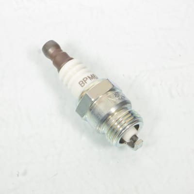 Bougie d'allumage NGK pour Auto BPM6F / 5950 / 10 Neuf