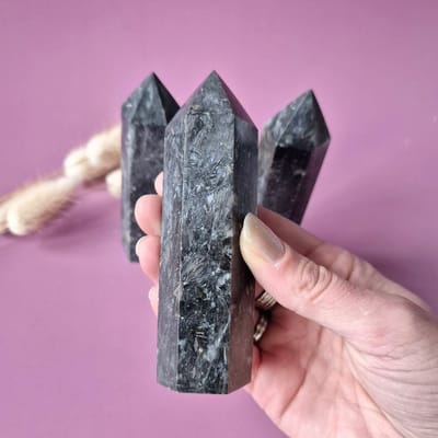 Edelsteen Firework Stone Toren – 8–10 cm