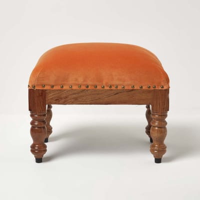 Homescapes Rechthoekige fluwelen kruk Mable - oranje met houten poten, 50x30x40 cm