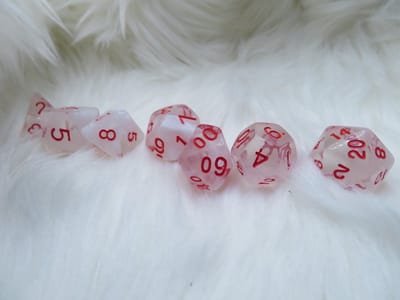 Polyset Dice | Dobbelstenen - Set Van 7 Stuks - Wit Doorzichtig Transparant Rood| Voor D&D en Andere Rollenspellen | Plastic Dobbelstenen Set voor Dungeons and Dragons | Polyhedral Dice Set | Met Mooie Zwarte Velvet Dice Bag voor Ongeveer 3 Sets