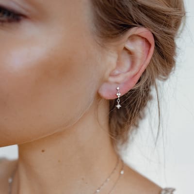 Hey Happiness Hangende Bloem Oorknopjes Dames - 925 Sterling Zilver - Zirconia - Zilver
