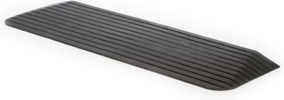 Budget Rubberen Drempelhulp 2,6 cm - Toepassingsgebied: Buiten - Breedte: 110 cm - Hoogte: 2.6 cm - Diepte: 21 cm - Antislip - Oprijplaat - Drempelhelling - Oprijhelling