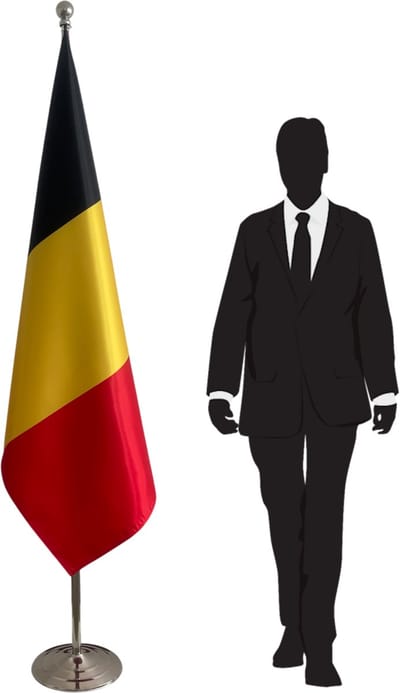 Belgische vlag met standaard en mast RVS – telescopische mast tot 2,5 m – 100x150 cm dubbelzijdig bedrukt – professionele kantoor vlag voor binnengebruik