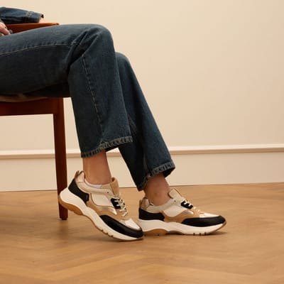 Manfield - Dames - Zwarte leren sneakers met suède details - Maat 37