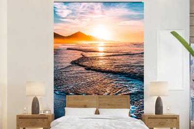 Behang - Fotobehang Zonsondergang - Zee - Berg - Horizon - Landschap - Blauw - Breedte 160 cm x hoogte 240 cm