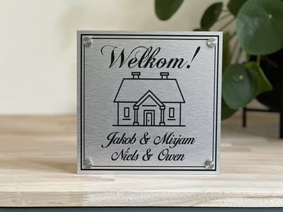 Naambordje / huisnummer voordeur welkom huisje rvs look