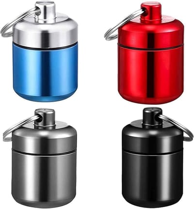 Compacte Pillendoosjes Set van 4 - Waterdichte Pillenhouders voor Reizen, Sleutelhanger en Buitenactiviteiten, Ideaal voor Medicijnen en Supplementen