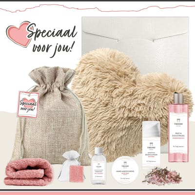 Geschenkset “Speciaal Voor Jou!” - 8 producten - 1220 gram - Triomf Cosmetica | Giftset voor haar Verjaardag Cadeau Valentijnsdag Valentijn Luxe wellness cadeaubox Vriendin Vrouw Meisje Cadeaupakket Hartje Liefde Geschenk Pakket Gift Roze Beige