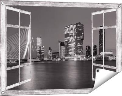 Gards Tuinposter Doorkijk Rotterdamse Skyline - Zwart Wit - 90x60 cm - Tuindoek - Tuindecoratie - Wanddecoratie buiten - Tuinschilderij