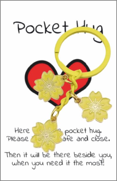 Pradeo - Bloemetjes - Sleutelhanger - Gelukshanger - Hangertje - Bloemen - Flowers - Key Chain - Pocket Hug - Klein Cadeau / Geschenk - Met Kaartje Met Tekst - Geel