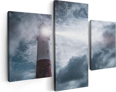 Artaza Canvas Schilderij Drieluik Vuurtoren tijdens de Regen Storm - 90x60 - Foto Op Canvas - Canvas Print