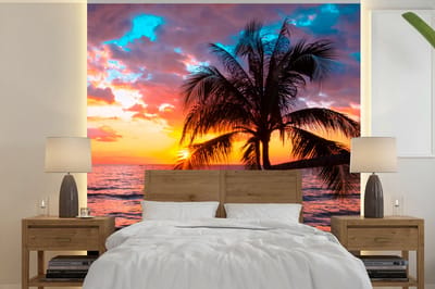 Behang - Fotobehang Palm - Zonsondergang - Strand - Zee - Horizon - Breedte 220 cm x hoogte 220 cm