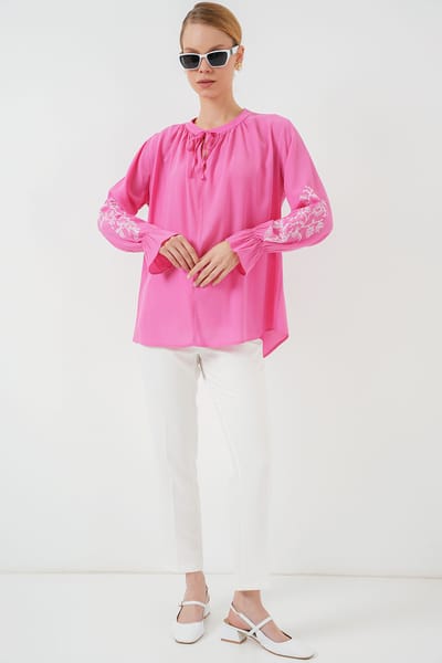 Geborduurde Blouse met Strikdetail