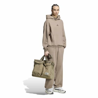 Adidas kit small logo hoodie in de kleur bruin.