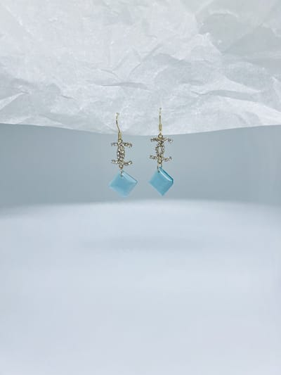 CC oorbellen met blauw ruitje | goud gekleurd