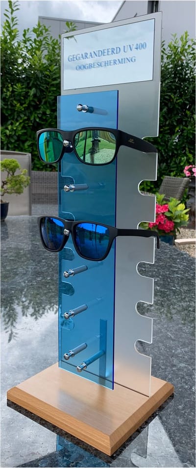 Pro Care Excellent Quality® Zonnebril Display 6 Capaciteit - Display - Zonnebril - Blauw en Transparant Acryl - Hardhouten Standaard - Met Spiegel met Text - GEGARANDEERD UV400 OOGBESCHERMING -Toonbank Display Zonnebrillen