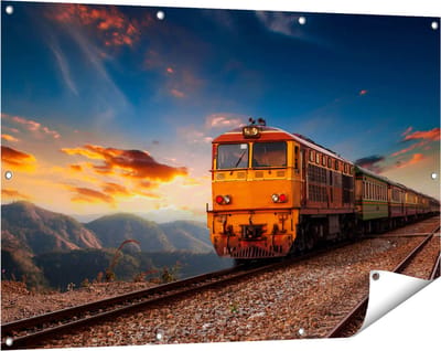 Gards Tuinposter Trein tussen de Bergen in Thailand - 120x80 cm - Tuindoek - Tuindecoratie - Wanddecoratie buiten - Tuinschilderij