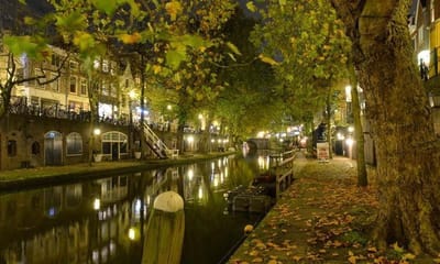 Fotobehang Oude gracht Utrecht 350 x 260 cm - € 235,--