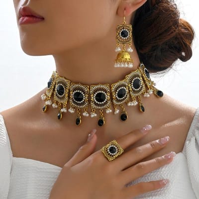 Metalen Diamant Vierkant Accessoires Driedelige Set, Diamanten Ketting Oorbellen Ring Combinatieset black
