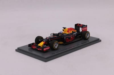 1:43 Red Bull Racing TAG Heuer RB12 #3 GP Maleisië 2016 Daniel Ricciardo Spark modelautos