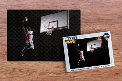 Puzzel Een basketballer dunkt de basketbal in de basket - Legpuzzel - Puzzel 1000 stukjes volwassenen