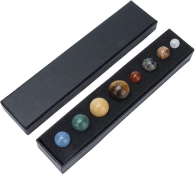 Dailygoods- Zonnestelsel Decoratie - Kristallen 8 Planeten - Kantoor/Thuis - Meditatie - Opbergdoos 23x5x3cm - Gewicht 139g - Planeetdecoratie