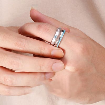 Anime Dubbele Ringen met Touwketting Koppel Liefhebbers Ringen Metalen Sieraden Vrouwen Mannen Verjaardagscadeaus Cosplay Prop 9 beige