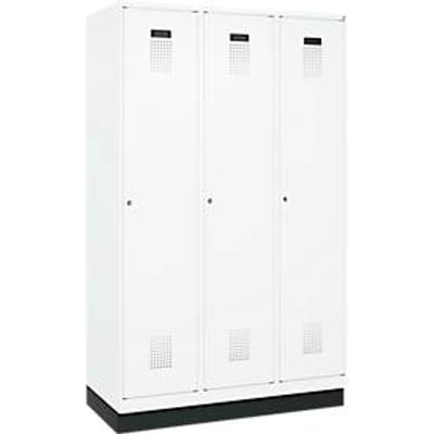 C+P Evolo Plus kledingkast, 3 vakken, 400 mm vakbreedte, met plint, rechts scharnierend, B 1200 x D 500 x H 1950 mm, cilinder, verkeerswit/verkeerswit