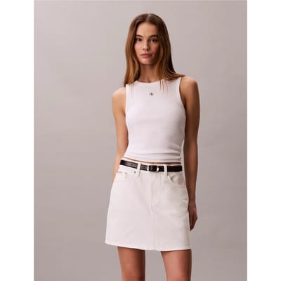 minirokje in witte jeans