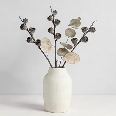 Rustieke keramische bloemenvaas van 19 cm in wit voor bohemian interieurdecoratie, woonkamer, tafel en plank
