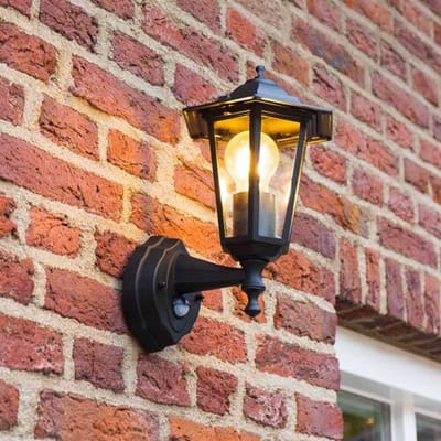 HOFTRONIC - Huron Klassieke buitenlamp met bewegingssensor en schemerschakelaar - Wandlamp met sensor - IP44 waterdicht - E27 Fitting - Sensorlamp - Zwart