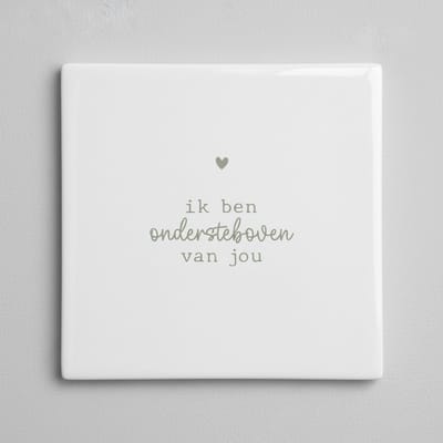 Ik Ben Ondersteboven Van Jou Keramische Tegel – Zachte Minimalistische Liefde Quote Wanddecoratie – 15 x 15 cm
