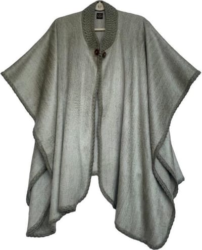 Alpaca D'Luxe Poncho - Licht Olijfgroen - Poncho van alpacawol - Handgemaakte poncho - Zacht en van Kwaliteit - Luxe cadeau - Dames poncho - Heren poncho - Warm - Comfortabel - Elegant - Dames - Heren - Groen - Green - Gift - Cadeau - Valentijnsdag