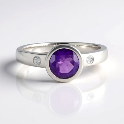 Cavill - Ring Sterling Zilver 925 met 1,12 Ct Marokkaanse Amethist - Platinelaag - Ronde Edelsteen - Moderne Damesring met Zirkonia - Handgemaakt