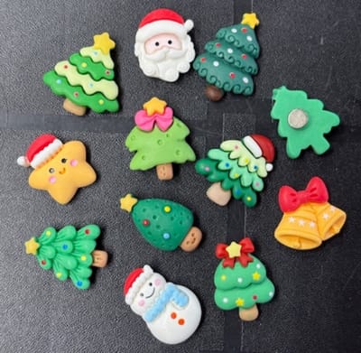 TLVX 12 stuks Gezellige 3D Kerst Magneten / Leuke Koelkastmagneten / Foto magneet / Whiteboard / Speel- en Leer Magneetjes / School / Christmas / Notitie / Kantoor / Memo /School bord / Magnetisch / Kerstman / Sneeuwpop / Klok / Ster / Kerstboom