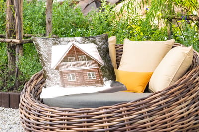 Buitenkussens - Huis - Bos - Winter - Natuur - Sneeuw - 60x40 cm - Weerbestendig
