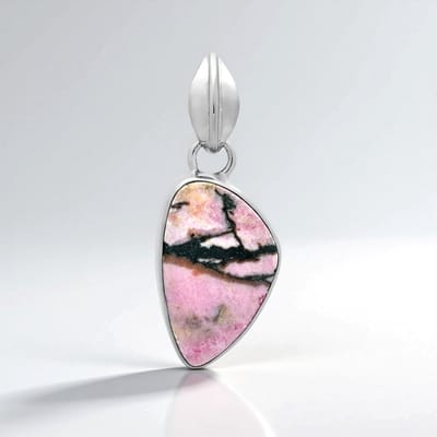 Cavill Berlin - Zilveren Hanger - Sulawesi Rhodoniet - 925 Sterling Zilver - Luxe Sieraad voor Elegantie
