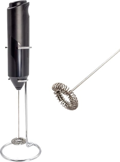 Intirilife Elektrische melkopschuimer in Zwart met houder - Batterij-aangedreven handopschuimer, melkschuim maker voor koffie, latte macchiato, cappuccino, warme chocolademelk
