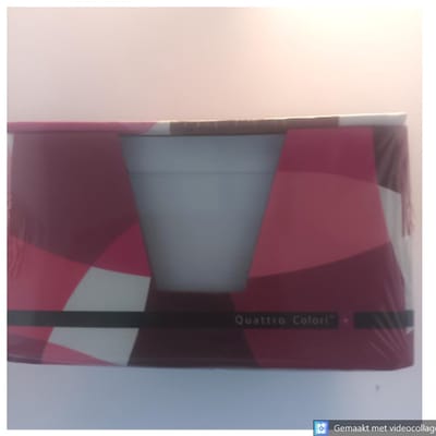 Quattro Colori - Kubus - Vierkant - Met vulling - Roze - Papier 100x100mm - Hersluitbaar - Hoogte 62mm - Lannoo Graphics