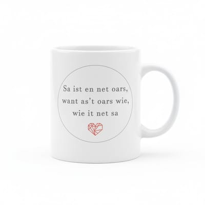 Inspirerende Friese Tekst Koffiemok “Sa Is’t En Net Oars, Want As’t Oars Wie, Wie It Net Sa” – Minimalistisch Hart Design – 330 ml Keramische Mok