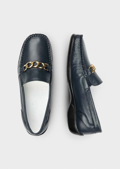 Mocassins met decoratieve ketting - donkerblauw - Gr. 40 van Goldner Fashion