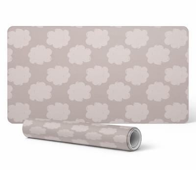 Antislip bureauonderlegger met wolkenpatroon op een beige achtergrond, 90x45 cm